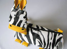 Charger l'image dans la galerie, Patron et tutoriel couture PDF Naëlle la zébrelle - sac bandoulière zèbre pour enfant - Sacaptiloup