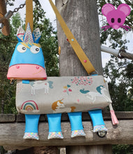Charger l'image dans la galerie, Patron et tutoriel couture PDF Naëlle la zébrelle - sac bandoulière zèbre pour enfant - Sacaptiloup