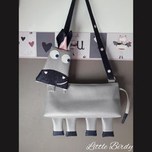 Charger l'image dans la galerie, Patron et tutoriel couture PDF Naëlle la zébrelle - sac bandoulière zèbre pour enfant - Sacaptiloup