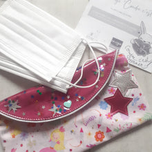 Charger l'image dans la galerie, Tutoriel couture de La pochette range-masque Girly