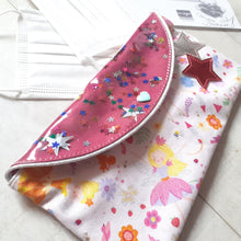 Charger l'image dans la galerie, Tutoriel couture de La pochette range-masque Girly