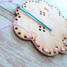 Charger l'image dans la galerie, Nuage en bois à broder