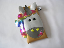 Charger l'image dans la galerie, Housse/pochette/étui pour téléphone portable ou lunettes petite licorne
