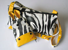 Charger l'image dans la galerie, Patron et tutoriel couture PDF Naëlle la zébrelle - sac bandoulière zèbre pour enfant - Sacaptiloup