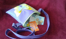 Charger l'image dans la galerie, Sac bandoulière/pochette papillon en simili cuir