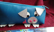 Charger l'image dans la galerie, Trousse maquillage petit cochon en simili cuir