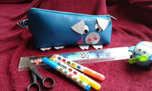 Charger l'image dans la galerie, Trousse maquillage petit cochon en simili cuir