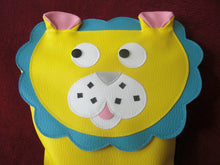 Charger l'image dans la galerie, Sac d'école maternelle/crèche/sac à goûter/sac à doudou enfant lion en simili cuir beige (crinière arrondie)