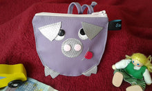 Charger l'image dans la galerie, Porte monnaie maquillage cochon en simili cuir