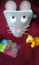 Charger l'image dans la galerie, Porte monnaie-trousse rangement maquillage souris en simili cuir