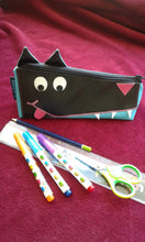 Charger l'image dans la galerie, Trousse de maquillage/bijoux petit loup en simili cuir