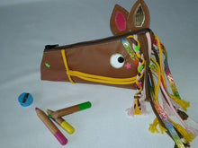 Charger l'image dans la galerie, Trousse à maquillage/bijoux cheval en simili cuir