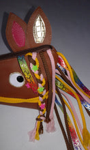 Charger l'image dans la galerie, Trousse à maquillage/bijoux cheval en simili cuir