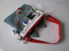 Charger l'image dans la galerie, Patron et tutoriel de Léo le pirate croque-choco - pochette - sac bandoulière - loup - enfant - chocolat -gourmand