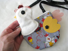 Charger l'image dans la galerie, Patron et tutoriel PDF de Charlotte la cocotte - mini pochette- sac bandoulière - Pâques - poule