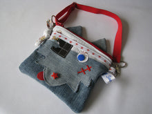 Charger l'image dans la galerie, Patron et tutoriel de Léo le pirate croque-choco - pochette - sac bandoulière - loup - enfant - chocolat -gourmand