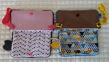 Charger l'image dans la galerie, Patron couture et tutoriel de Mahé, le p'ti Masqué - pochette super chat - banane super chat enfant - Sacaptiloup