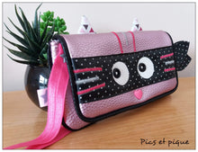 Charger l'image dans la galerie, Patron couture et tutoriel de Mahé, le p'ti Masqué - pochette super chat - banane super chat enfant - Sacaptiloup