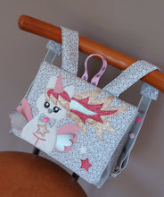 Charger l'image dans la galerie, Patron et tutoriel couture d'Iseult, la licorne à la crinière de feu - sac à dos - enfant - girly - fille - princesse