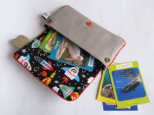 Charger l'image dans la galerie, Patron couture et tutoriel de Mahé, le p'ti Masqué - pochette super chat - banane super chat enfant - Sacaptiloup