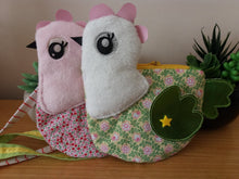Charger l'image dans la galerie, Patron et tutoriel PDF de Charlotte la cocotte - mini pochette- sac bandoulière - Pâques - poule