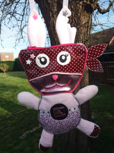 Charger l'image dans la galerie, Patron couture et tutoriel de Lulu, Super Goulu - pochette lapin - sac bandoulière super lapin - Sacaptiloup