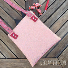 Charger l'image dans la galerie, Patron couture et tutoriel Mes rigolos aux grands crocs - pochette bandoulière loup -porte-monnaie loup- sac loup