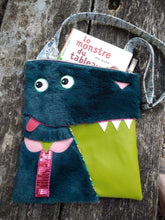 Charger l'image dans la galerie, Patron couture et tutoriel Mes rigolos aux grands crocs - pochette bandoulière loup -porte-monnaie loup- sac loup