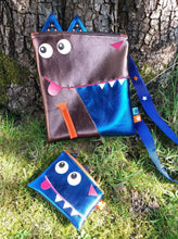 Charger l'image dans la galerie, Patron couture et tutoriel Mes rigolos aux grands crocs - pochette bandoulière loup -porte-monnaie loup- sac loup
