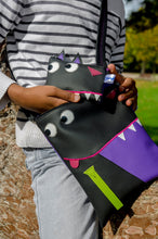 Charger l'image dans la galerie, Patron couture et tutoriel Mes rigolos aux grands crocs - pochette bandoulière loup -porte-monnaie loup- sac loup